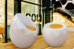 商场玻璃钢鸡蛋造型桌椅